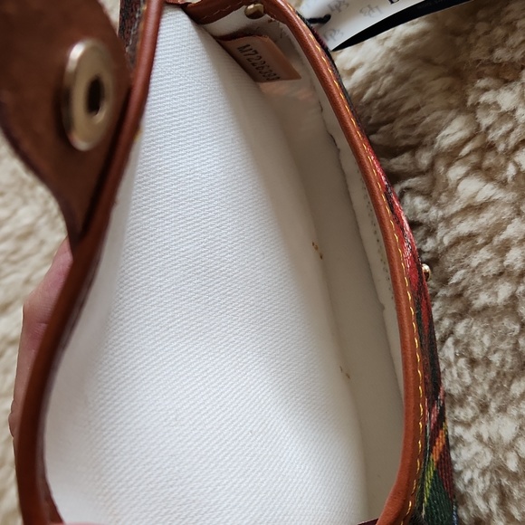 🎉HOST PICK!!🎉 NWT Dooney & Bourke Tartan Plaid Leather Flap Wristlet Wallet ❤️ - Picture 10 of 15